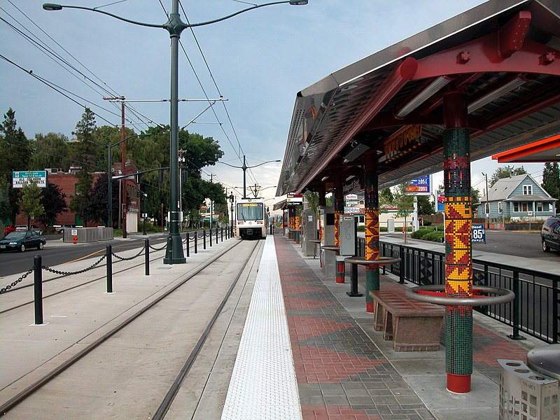 File:Killingsworth St MAX Station 8243660184.jpg