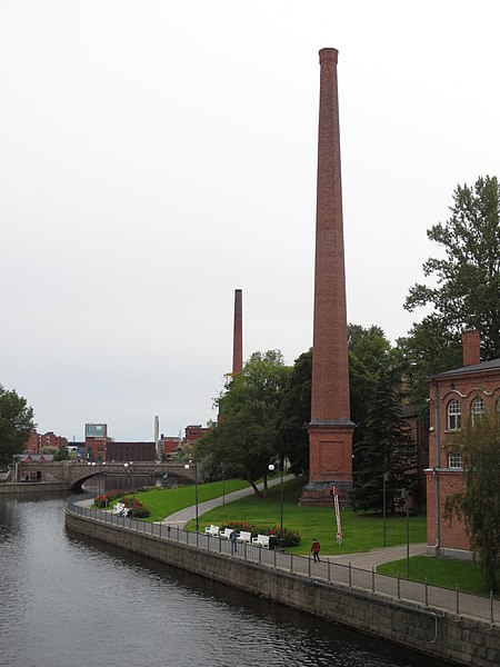 File:Kirjastonpuisto Tampere.jpg