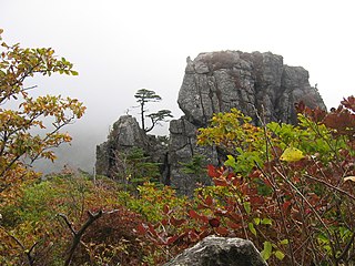 <span class="mw-page-title-main">Jirisan</span> Second tallest mountain in South Korea