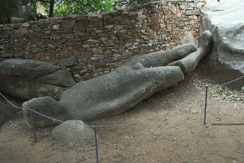 File:Kouros 091466.jpg