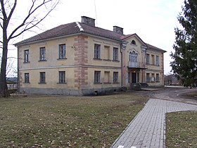 Kregi-Leski Estate-2006-04-02.jpg