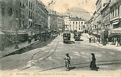 GRENOBLE - La Place Grenette et le Saint-Eynard