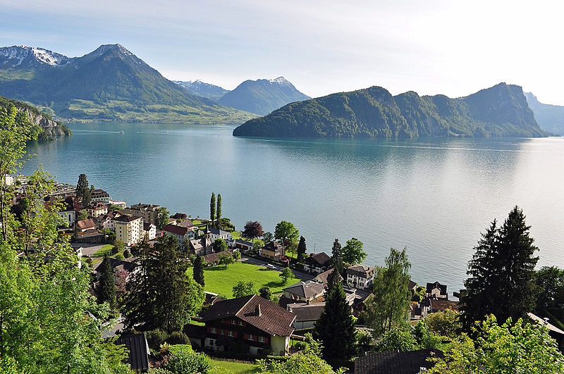 Datei:Lac des quatre cantons vu depuis les hauteurs de Vitznau.jpg