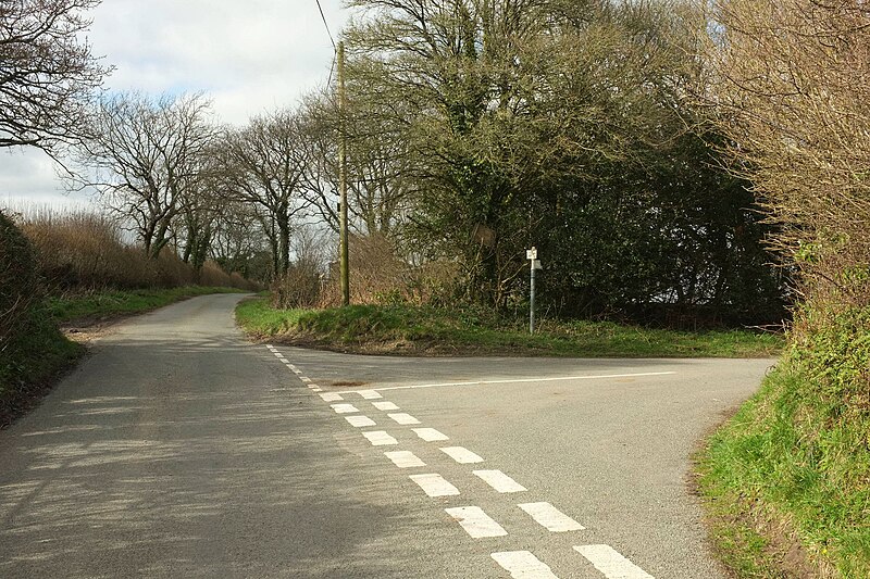 File:Lane junction near Hooke - geograph.org.uk - 5477298.jpg