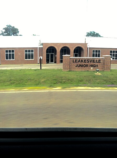 File:Leaksville Junior High School.jpg