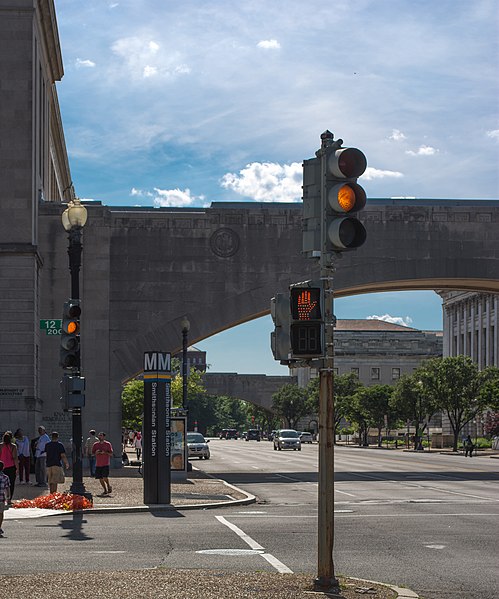 File:Looking WNW - 12th St SW and Independence Ave SW - Washington DC.jpg
