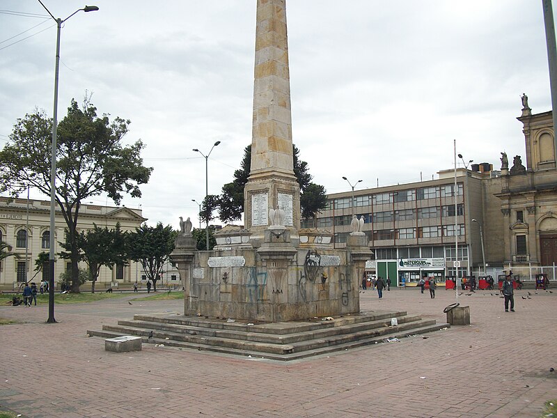 File:Los Mártires Obelisco.JPG