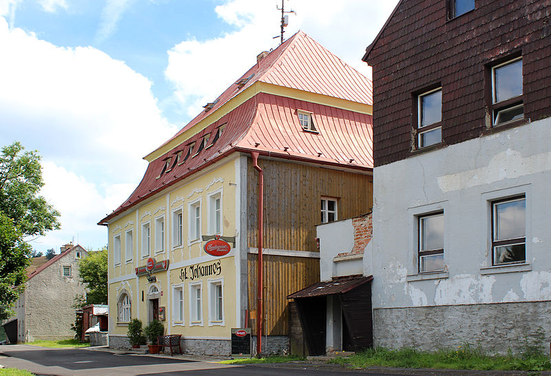 File:Loučná pod Klínovcem, old presbytery.jpg