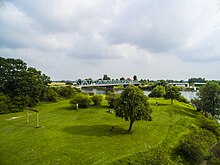 Weserbrucke (bridge across the river Weser) Luftbild Weserbrucke bei Achim-Uesen.jpg