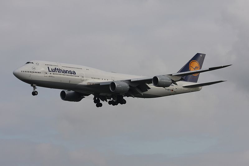 File:Lufthansa Boeing 747-830 D-ABYG "Baden-Württemberg" (24114621520).jpg