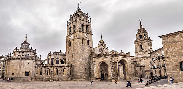 Overview of the Cathedral of Santa María in the city of Lugo.