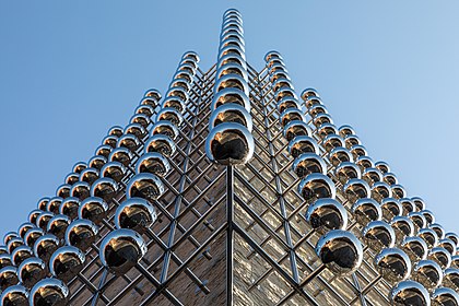 Silberne Frequenz (1970/1971), uma escultura do artista alemão Otto Piene, especialista em arte cinética e baseada na tecnologia, no museu LWL, Münster, Renânia do Norte-Vestfália, Alemanha (definição 6 695 × 4 470)