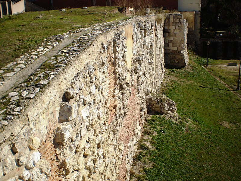 File:Madrid muralla musulmana.jpg