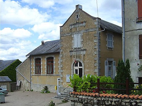 File:Mairie de Chalaux.jpg