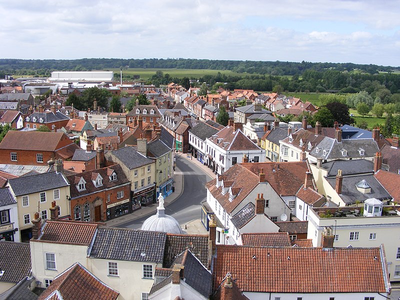 File:Market Place and Earsham Street (geograph 1976323).jpg