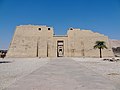 Ο πρώτος πυλώνας της εισόδου του νεκρικού ναού του Ραμσή Γ' στο Μεντινέτ Χαμπού