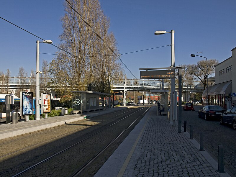 File:Mercado station platforms.jpg