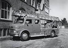L 322 (1959–1963)Blinker neben den Frontscheinwerfern.