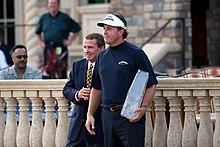 Mickelson with commissioner Tim Finchem after winning the 2007 Players Championship