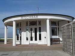 Frontansicht der Milchbar von der Kaiserstraße