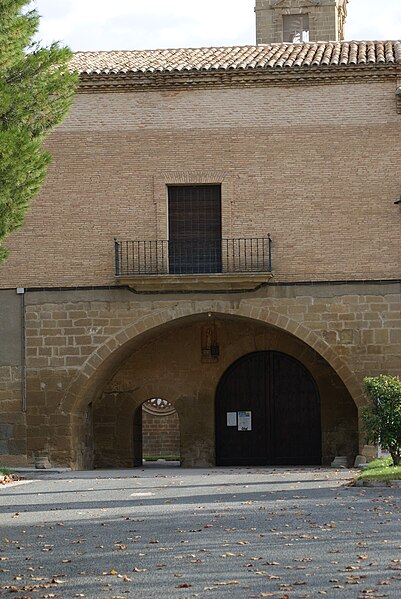 Archivo:Monasterio de la Oliva - Acceso al conjunto abacial.jpg