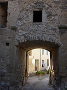 Montvendre,Drôme, France. Porte fortifiée du 17° siècle.jpg