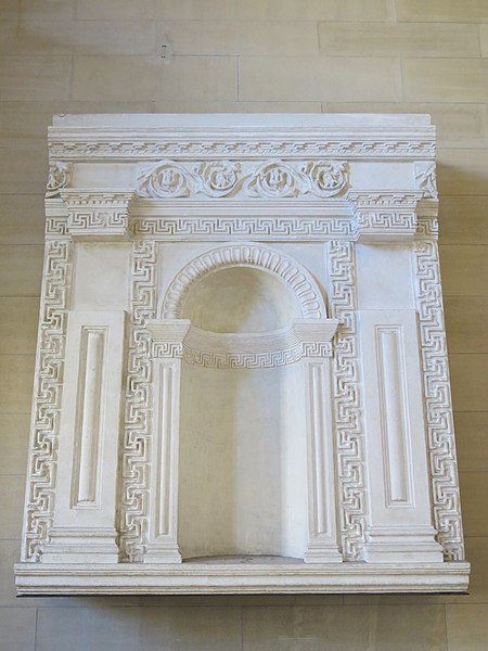 File:Moulage d'une niche en stuc (Louvre).jpg