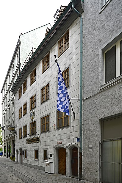 How to get to Bier- und Oktoberfestmuseum with public transit - About the place