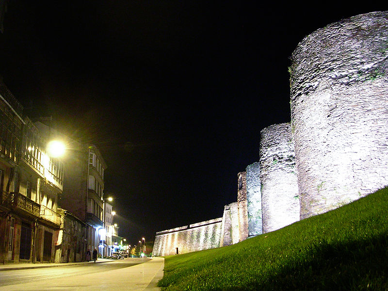 File:Muralla romana ciudad de lugo.jpg