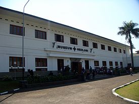 Museum Geologi.JPG