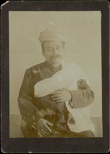 File:N. N. Waslekar, civil engineer from Bombay, in Hindu dress and Bombay hat.jpg