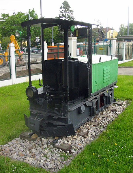 File:Narrow gauge railroad - Geriatriezentrum Lainz 14.jpg