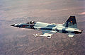 Թեպետ նկարում ներկայացված է ԱՄՆ ՌՕՈՒ-ի Ֆ-5 ինքնաթիռը, սակայն կանադական արտադրության Ֆ-5 ՛՛Վագրերը՛՛ գտնվում են նաև թուրքական ՌՕՈՒ-ի սպառազինության մեջ