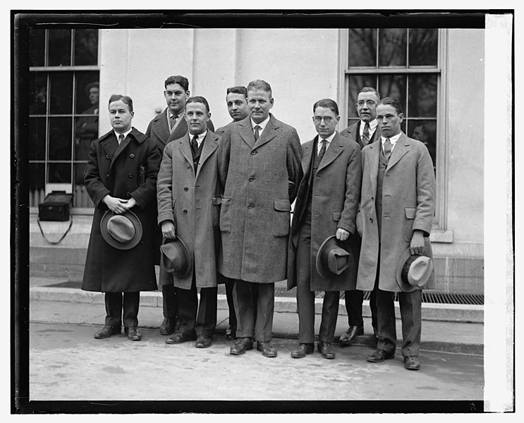 File:Northwestern University swimming team, 4-9-24 LOC npcc.10968.jpg