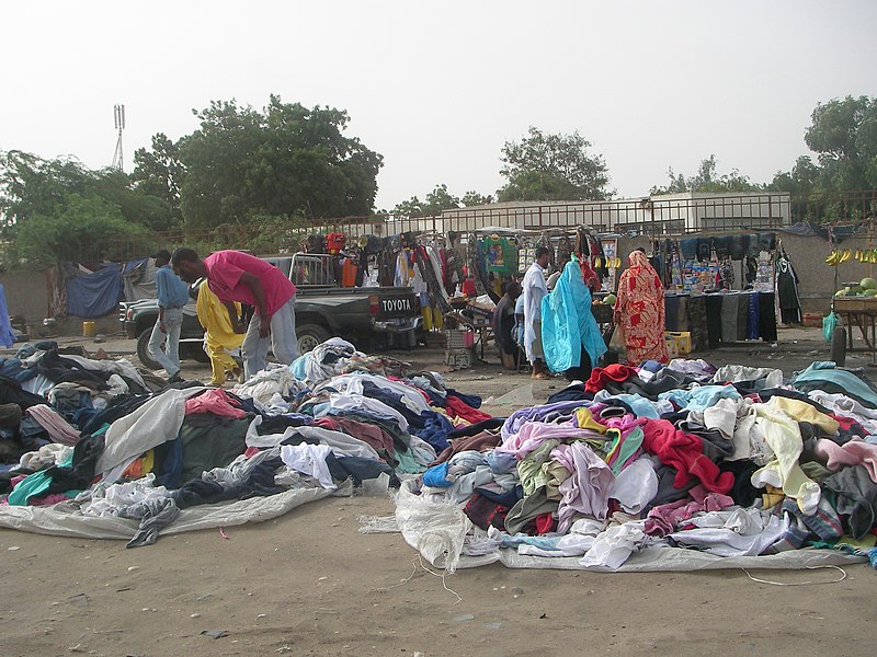 File:Nouakchott-Commerce de rue.jpg