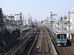 Viergleisiger Viadukt bei Yoyogi-Uehara