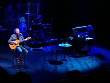 Joan Manuel Serrat durante il concerto il 12 maggio 2018 all'Olympia de Paris (tour Mediterraneo da Capo)