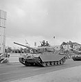 Onafhankelijkheidsdag (15 mei). Militaire eenheid met tanks passeert de tribune , Bestanddeelnr 255-4651.jpg