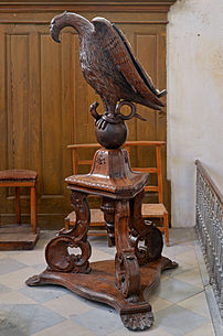 Aigle-lutrin de l'église Sainte-Hélène d'Orval (Basse-Normandie). (définition réelle 2 649 × 4 000)