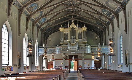 Kyrkorummet med orgelläktaren