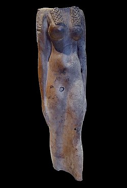 P1070024 Louvre statue Heresankh N2456 rwk.JPG