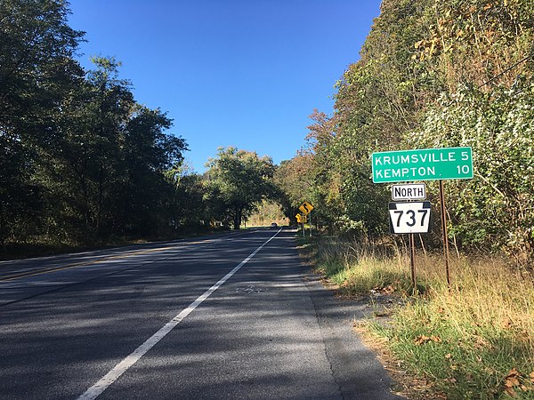 PA 737 northbound past the southern terminus at US 222 in Kutztown