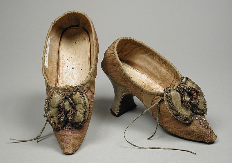 File:Pair of Woman's Indoor Slip-on Shoes LACMA M.82.57a-b.jpg