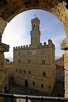 Facade and tower of palace Palazzo Priori 2 Volterra.jpg