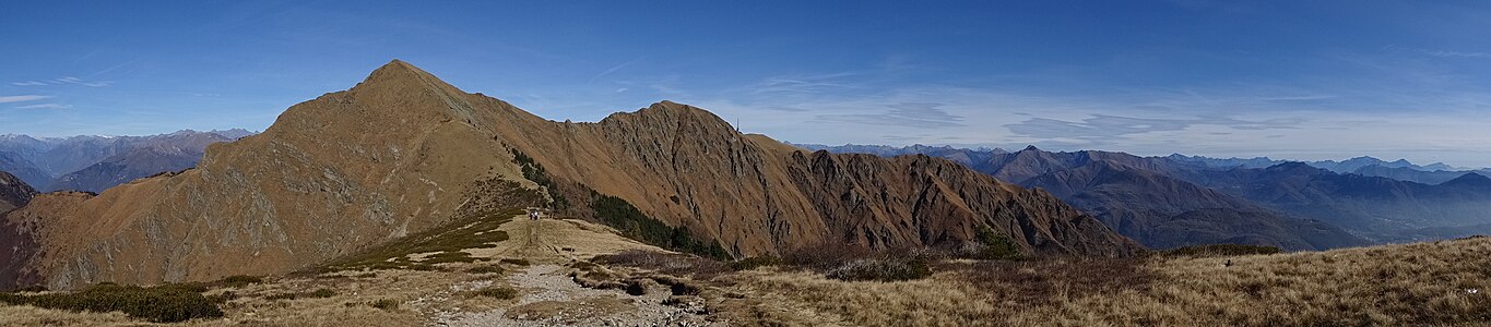 Gipfel des Monte Tamaro und Ul Mött Tund von Bassa di Indemini