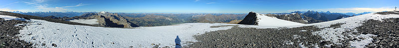 File:Panoramic view from the Wildstrubel (15429963567).jpg