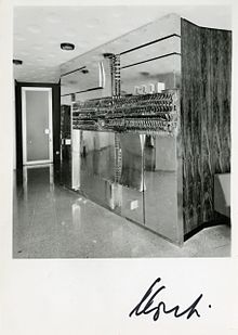 La vera perla dei lucidi, atrio della sede di Milano di Rank Xerox, via Andrea Costa 17. Foto di Paolo Monti con autografo del 1965.
