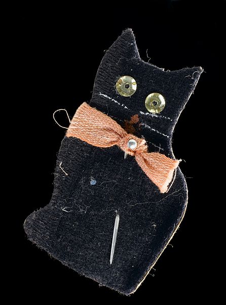 File:Paper amulet in the shape of a black cat, England, 1914-1918 Wellcome L0057382.jpg