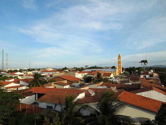 Visão panorâmica da cidade com igreja Matriz ao fundo