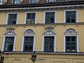 Pettenkoferstraße 1; Mietshaus, biedermeierlich, 1827 von Joseph Höchl, 1877 Fassade vom Besitzer, dem Stuckateur Karl Huber, reich dekoriert. This is a picture of the Bavarian Baudenkmal (cultural heritage monument) with the ID D-1-62-000-5266 (Wikidata)